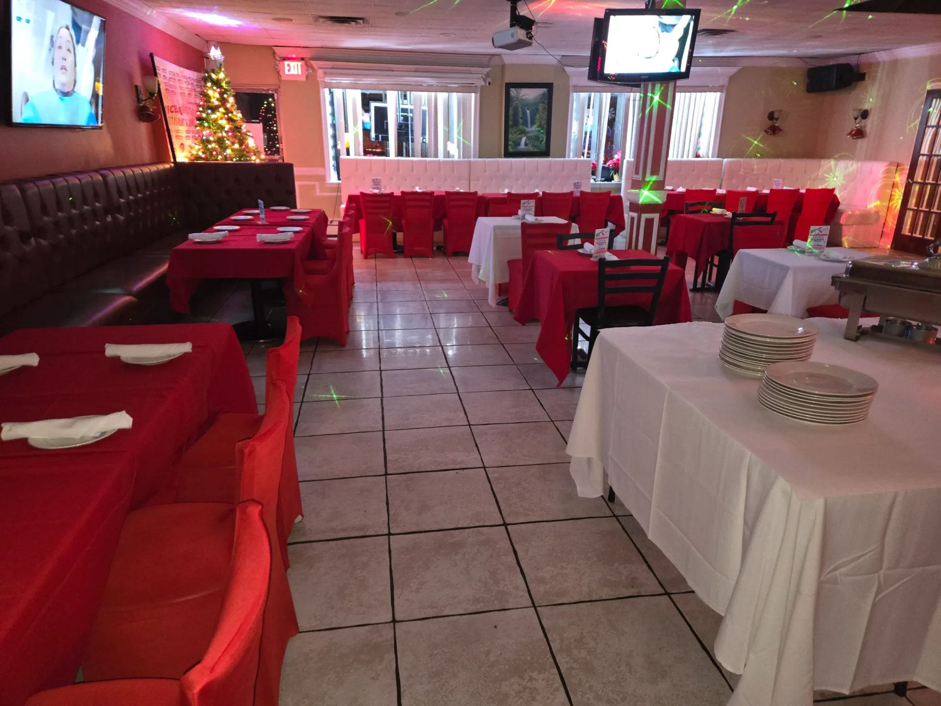 Spices Negril dining room
